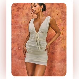 Pretty Little Thing CREAM RUCHED BODYCON DRESS